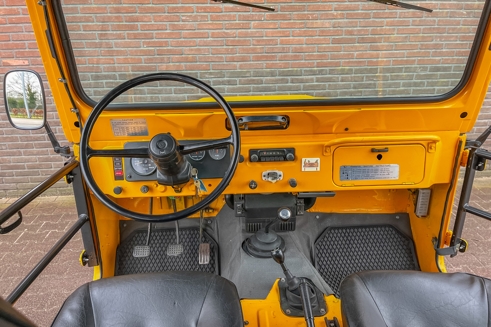 37784532-14.jpg