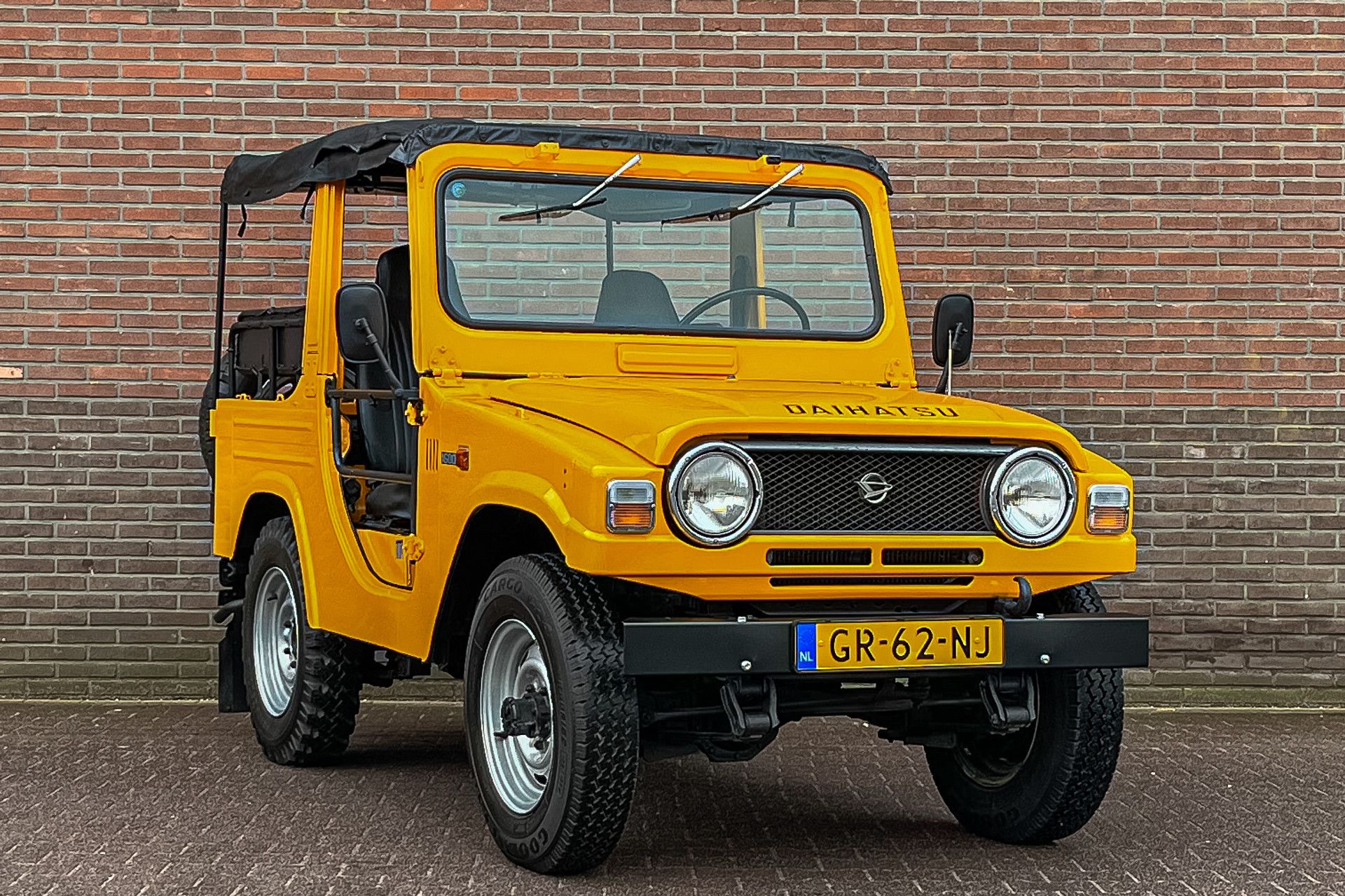 37784532-7.jpg