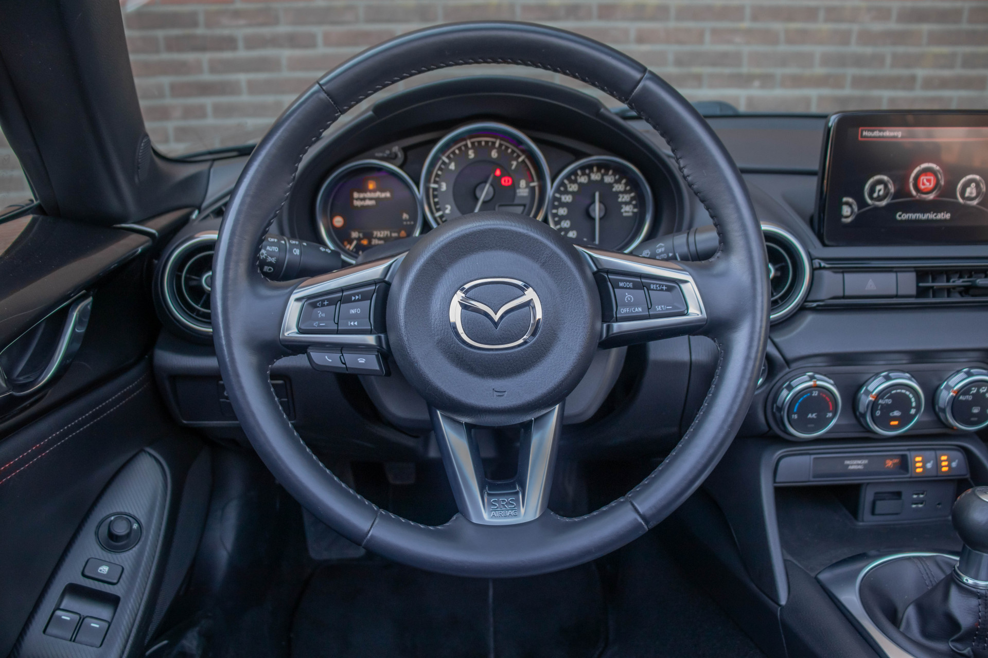 43960656-16.jpg