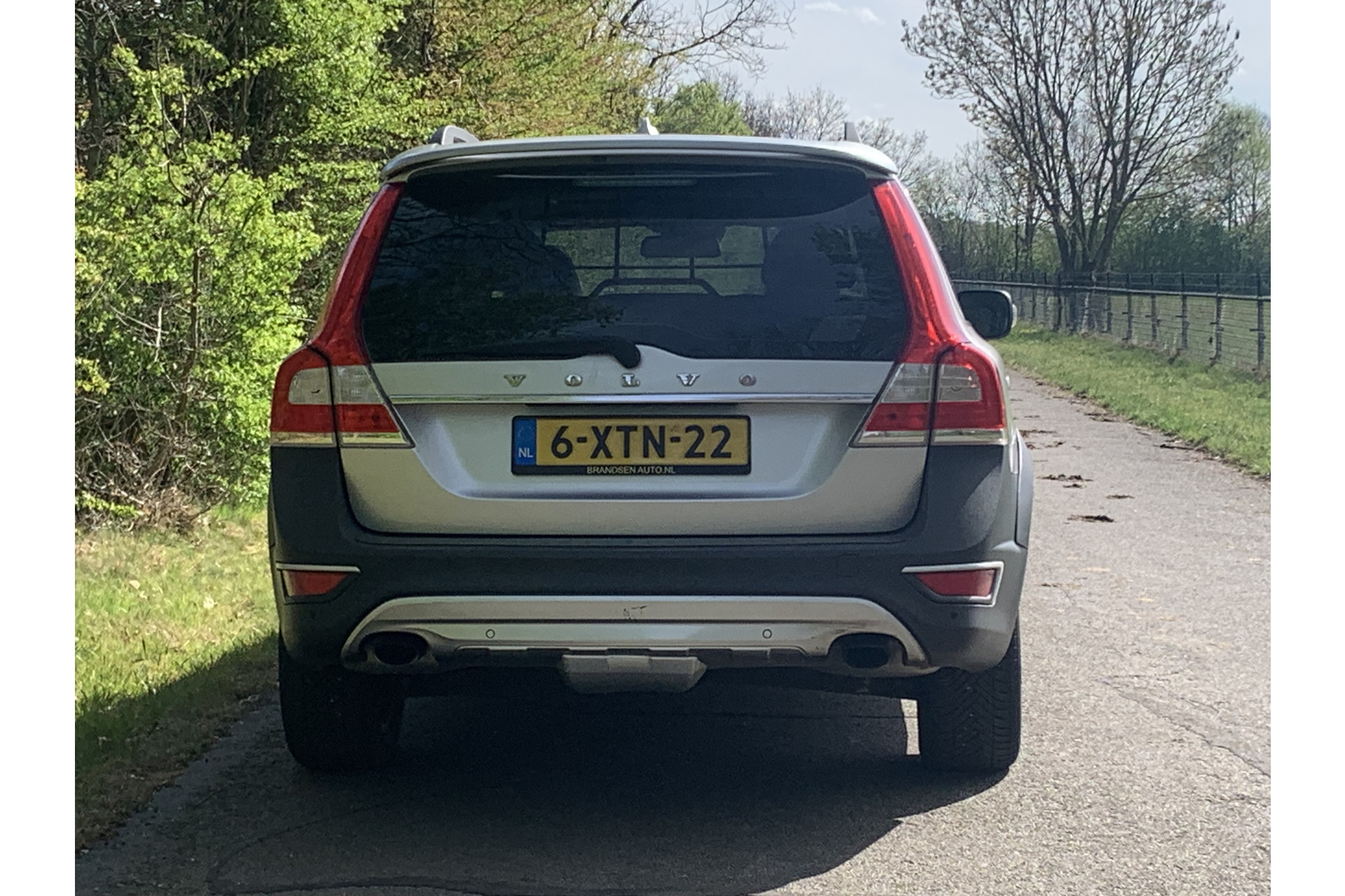44288308-15.jpg