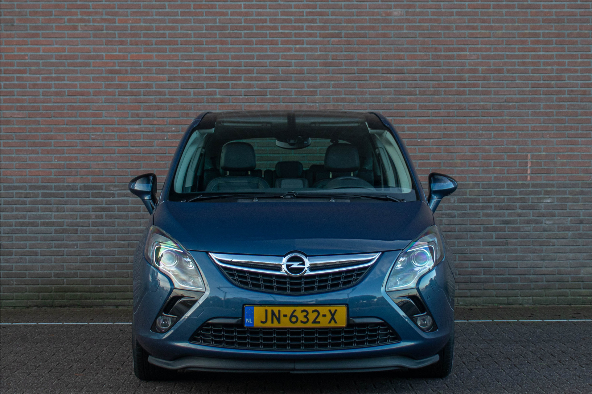 44884617-5.jpg