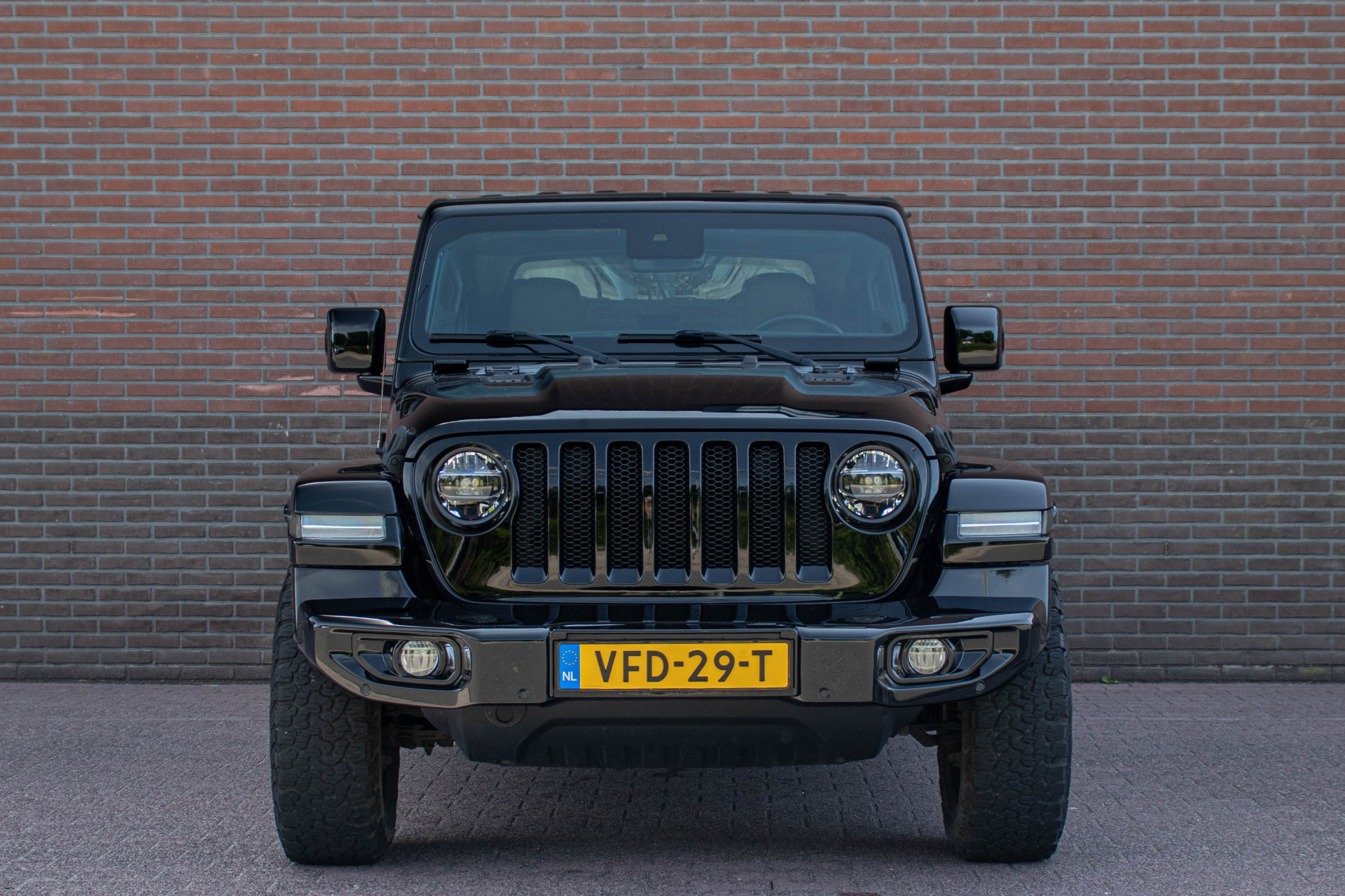45358044-1.jpg
