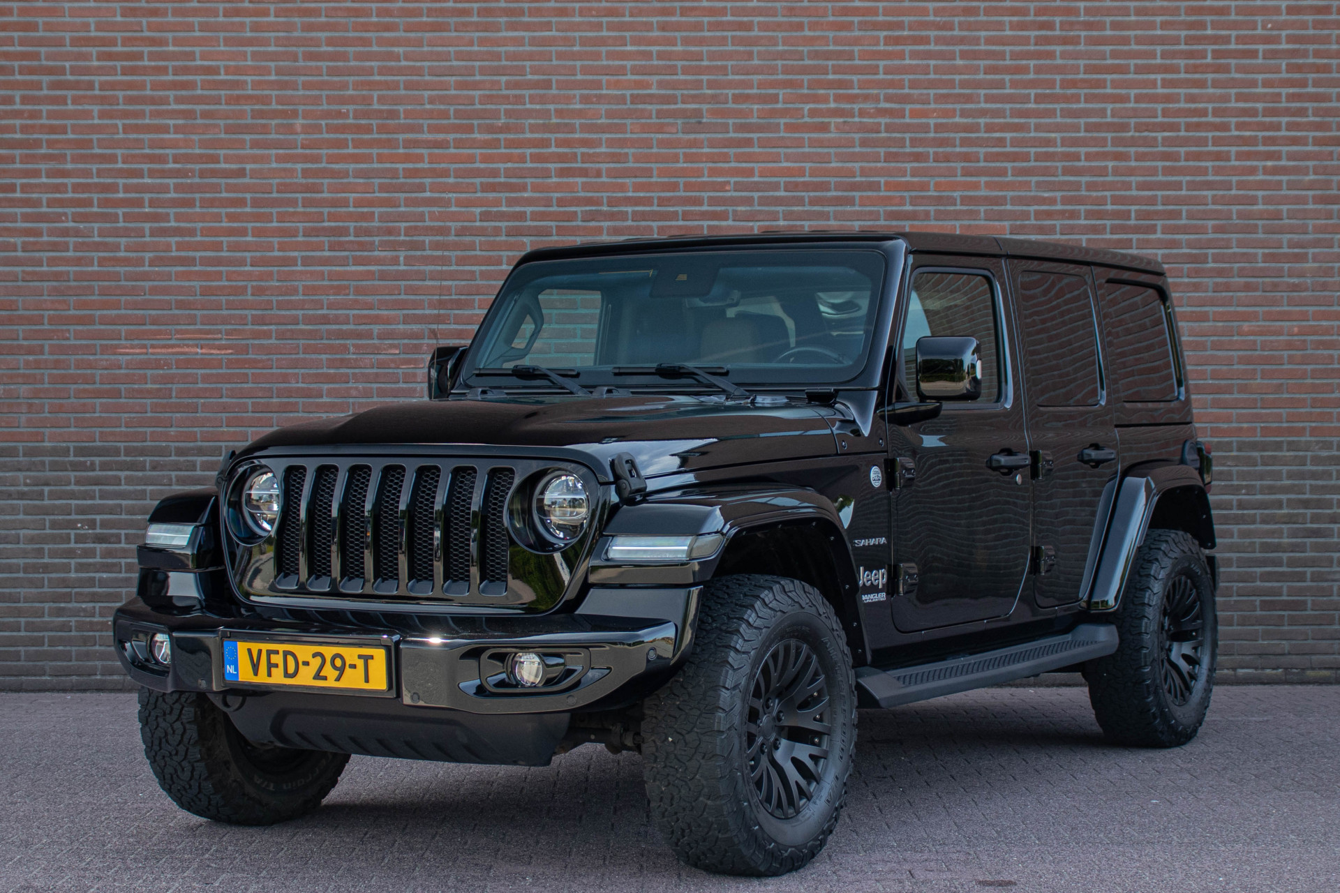 45358044-4.jpg