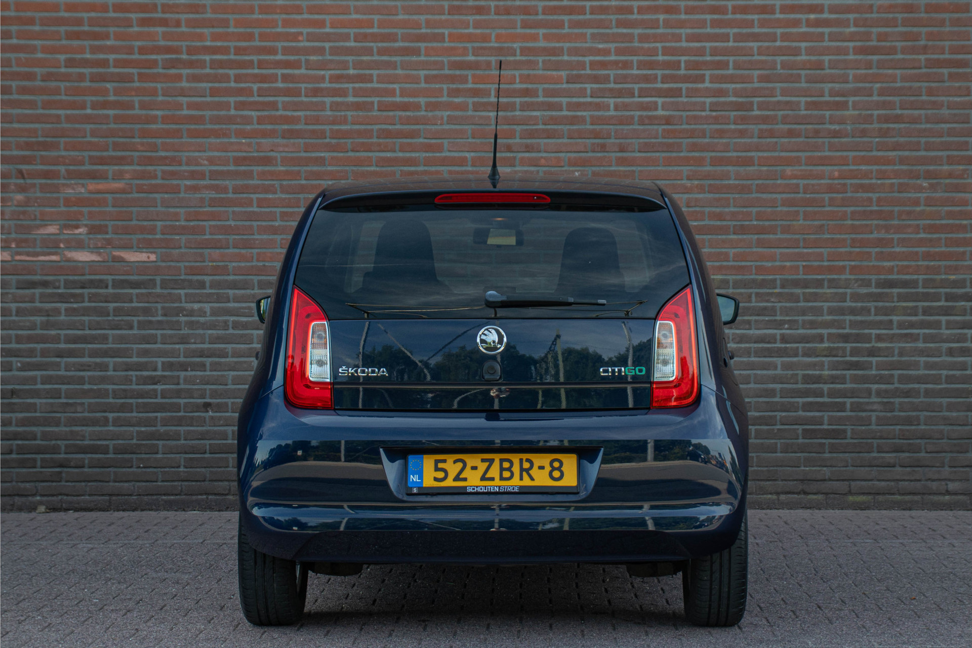 46397732-15.jpg