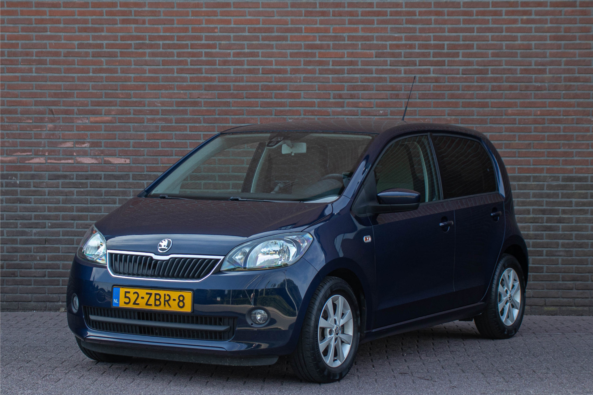 46397732-4.jpg