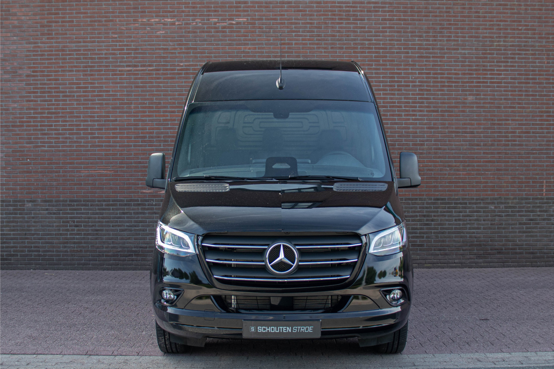 46511372-5.jpg