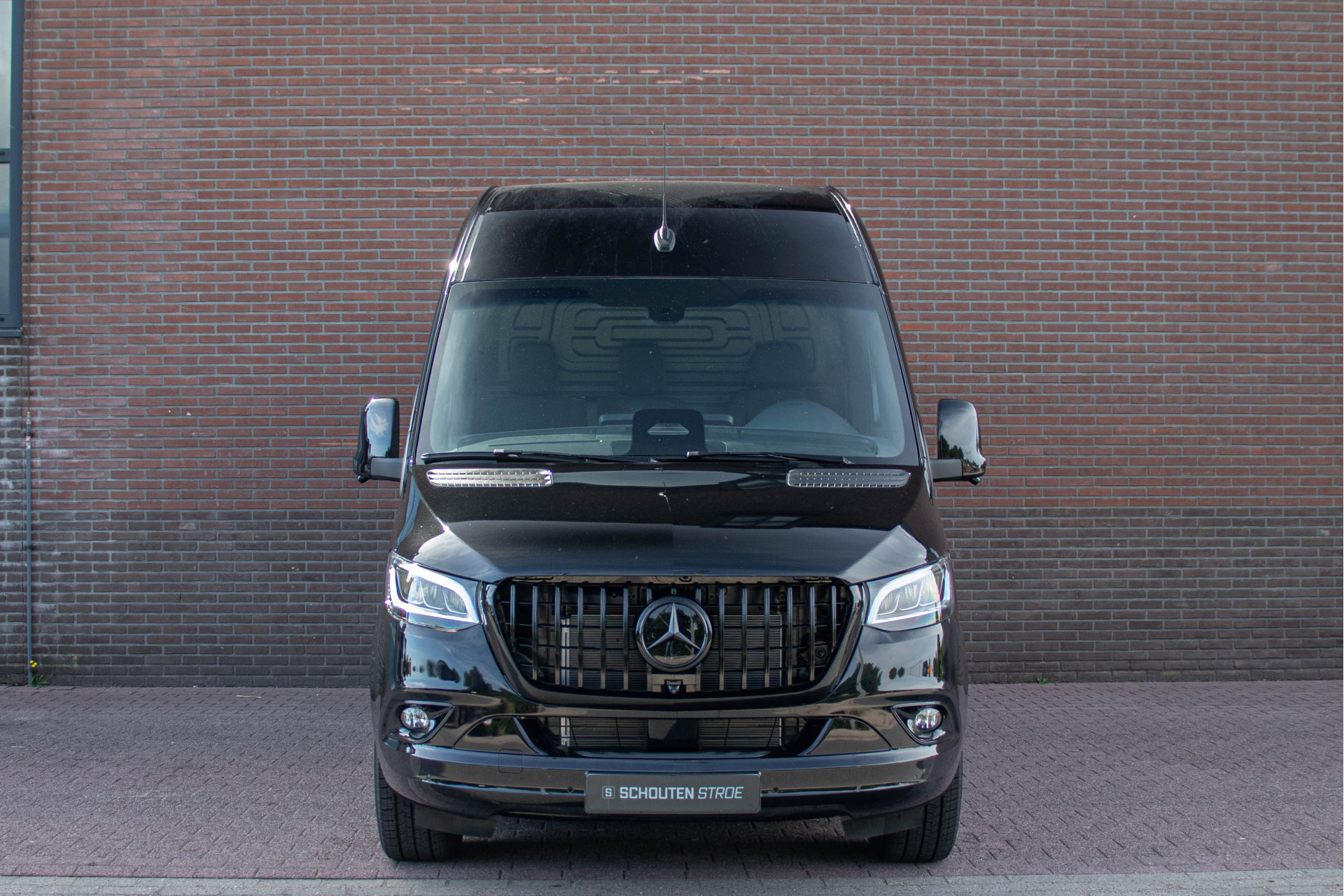 46518122-5.jpg
