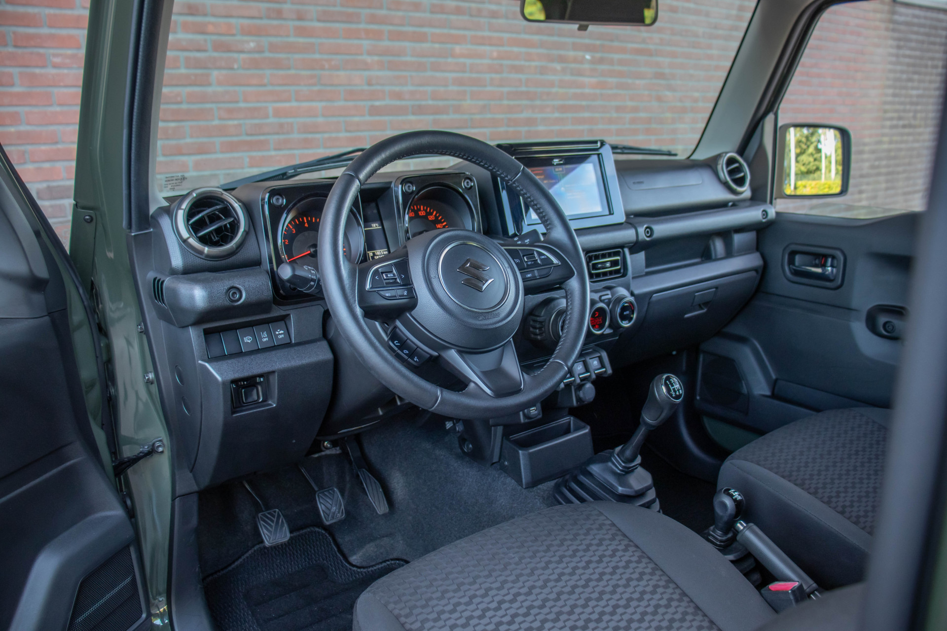 47209385-1.jpg