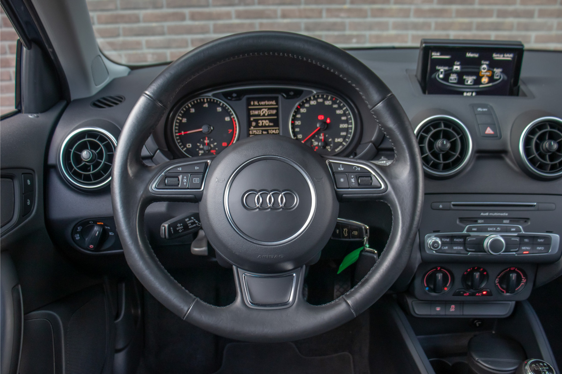47303070-10.jpg