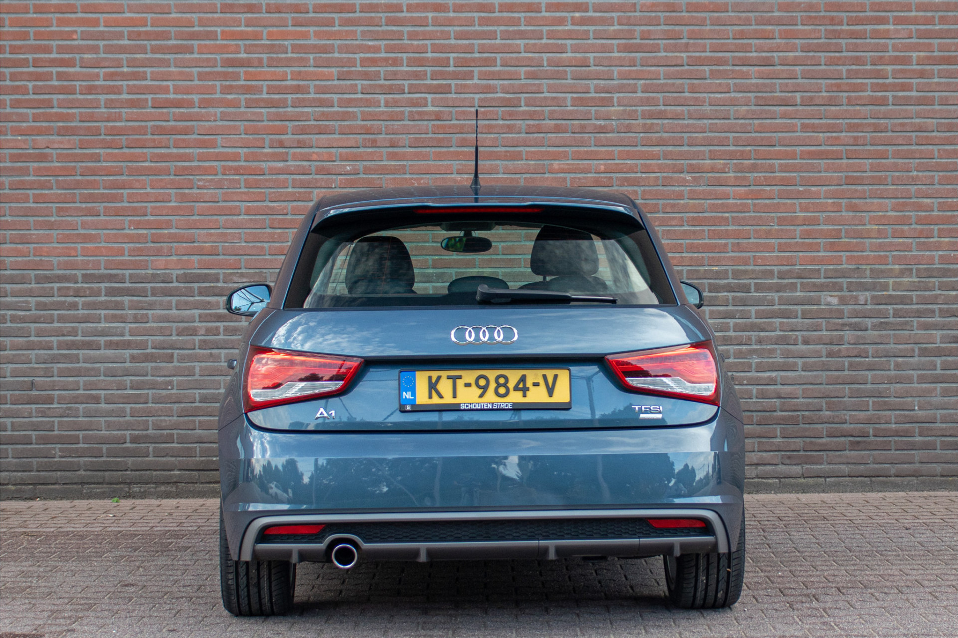 47303070-23.jpg