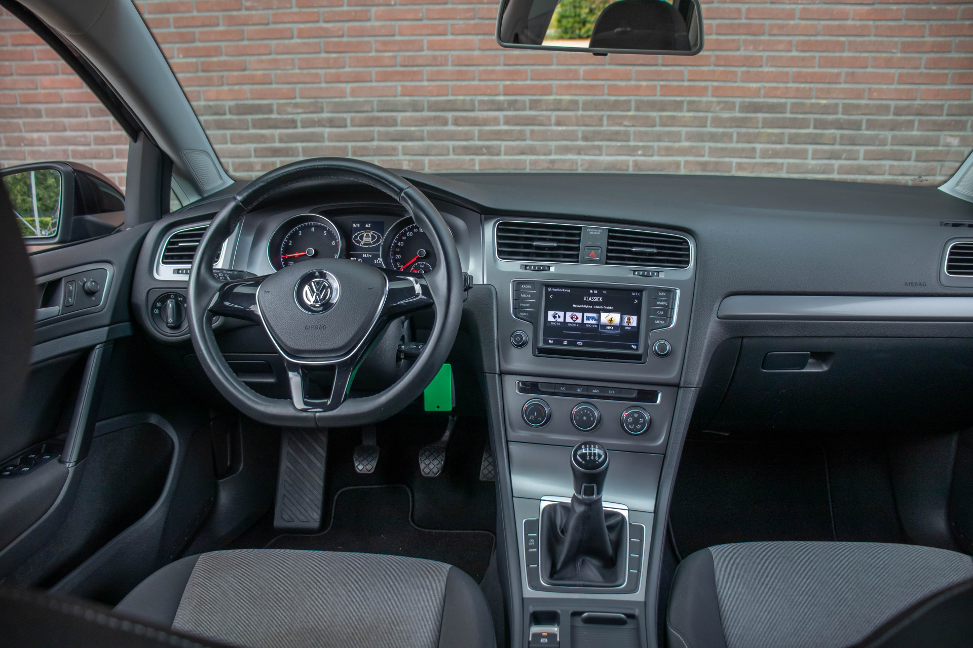 47304415-7.jpg