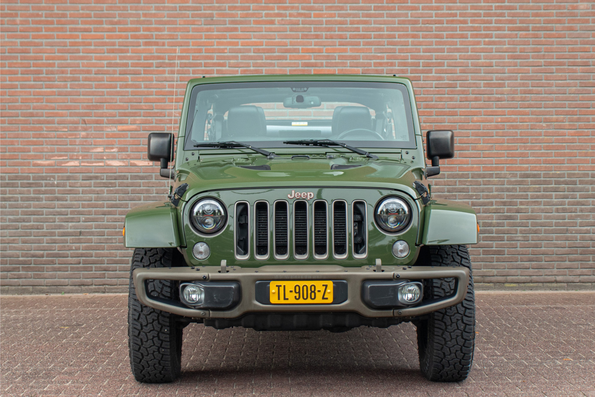 47588585-27.jpg
