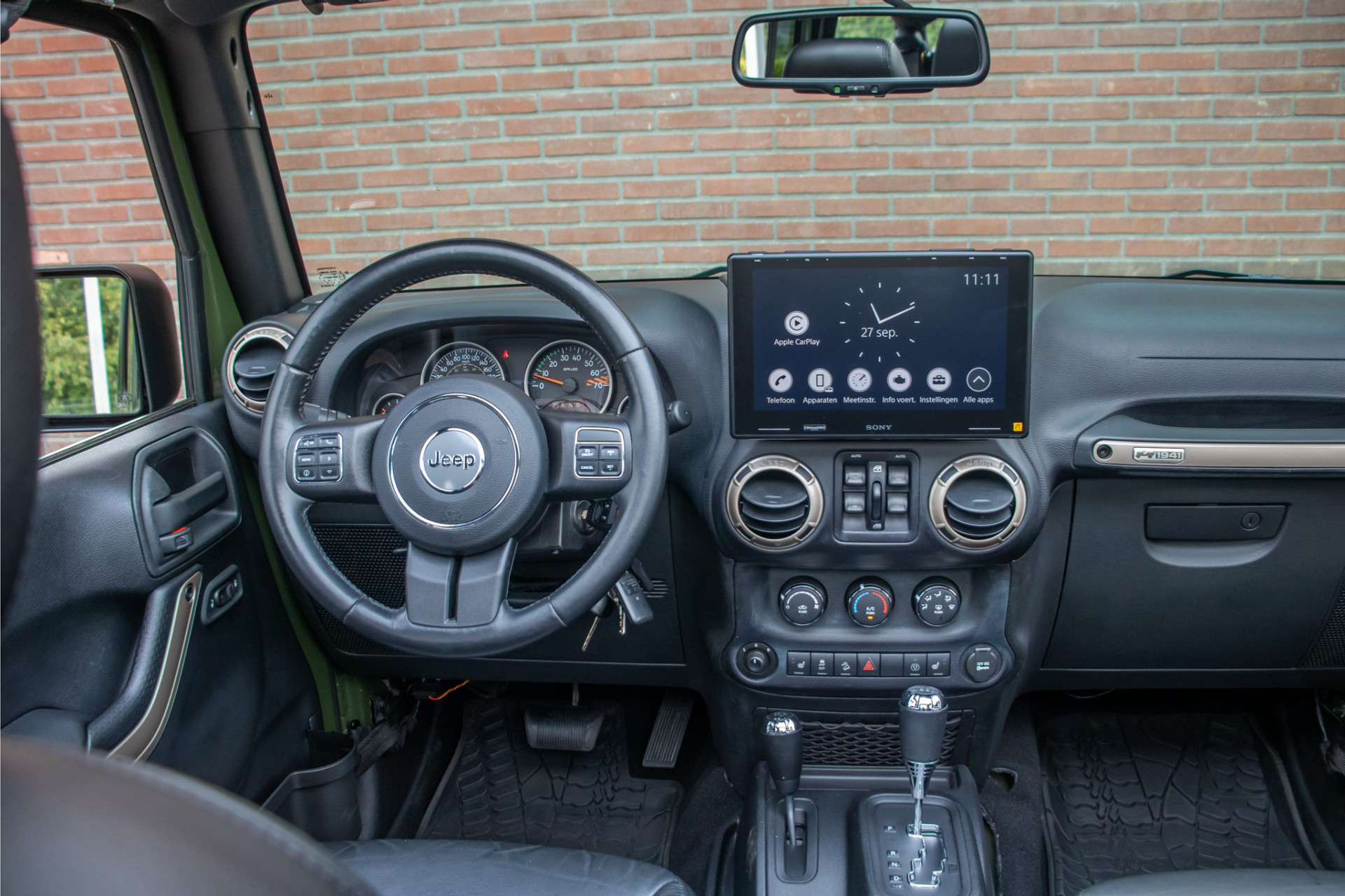 47588585-8.jpg