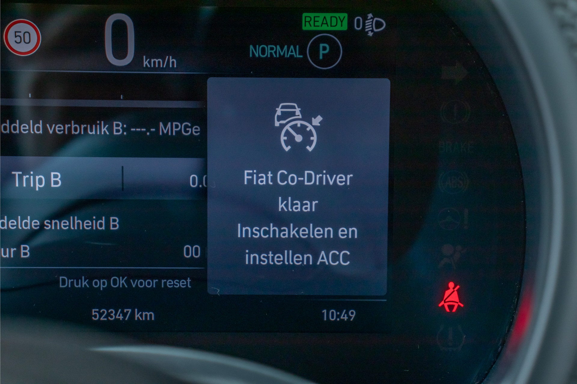 47708542-10.jpg