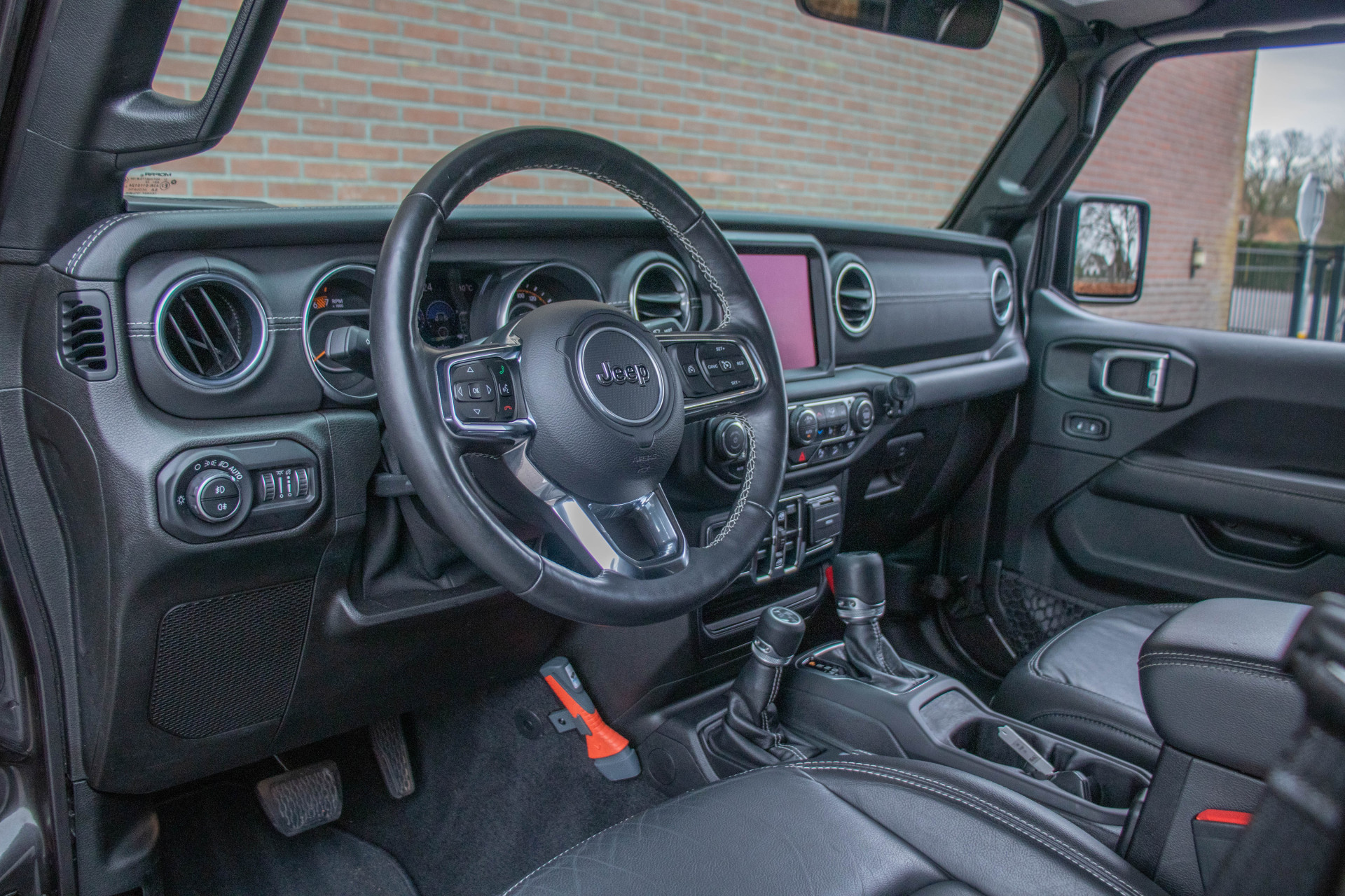 47832251-1.jpg