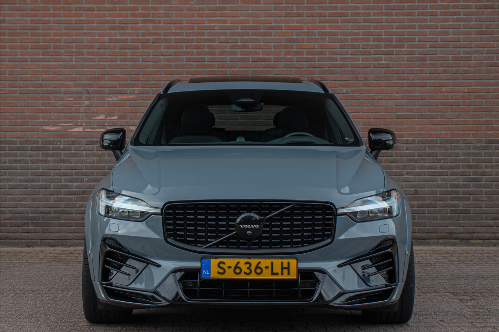 48516109-25.jpg