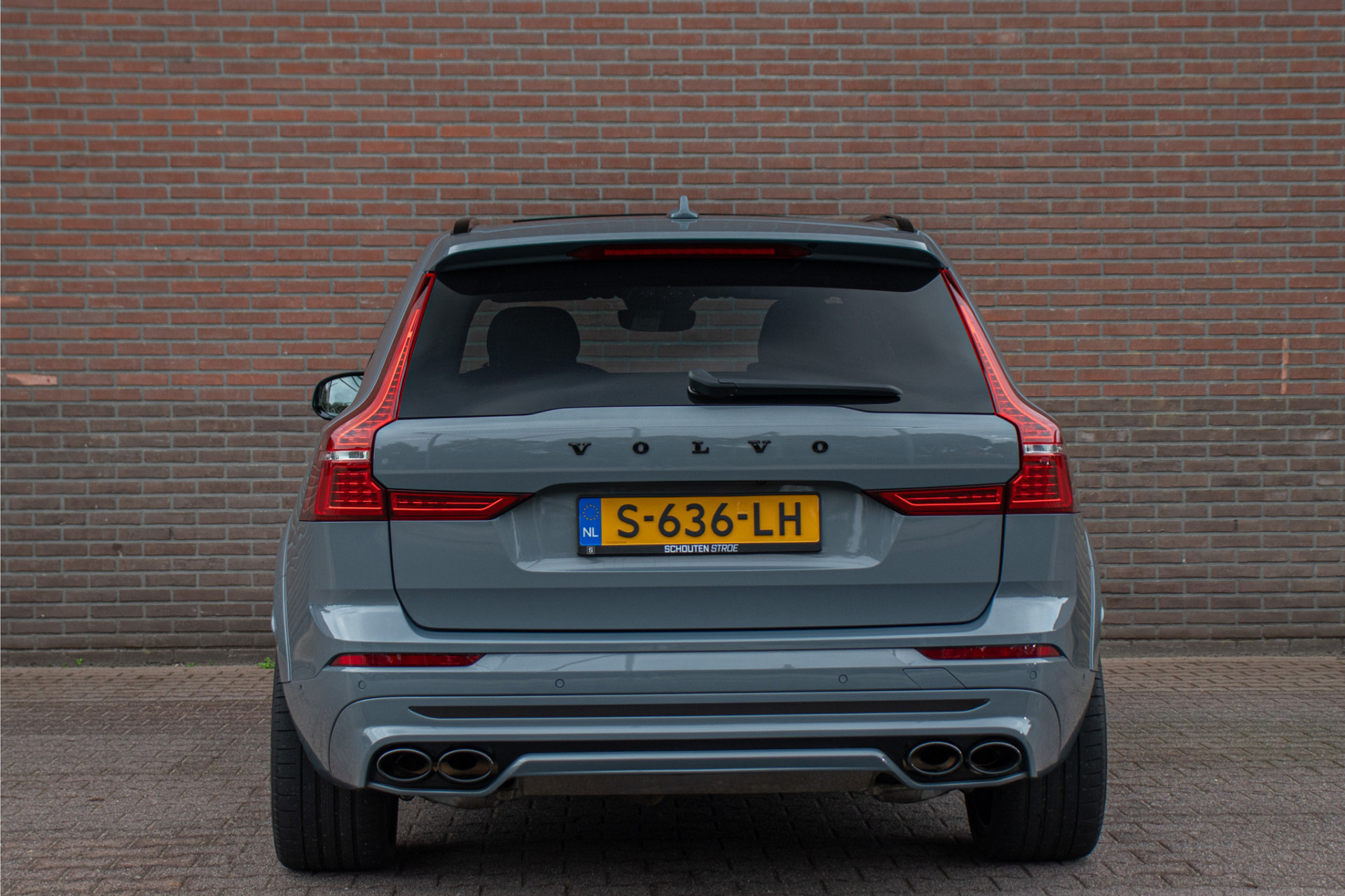 48516109-26.jpg