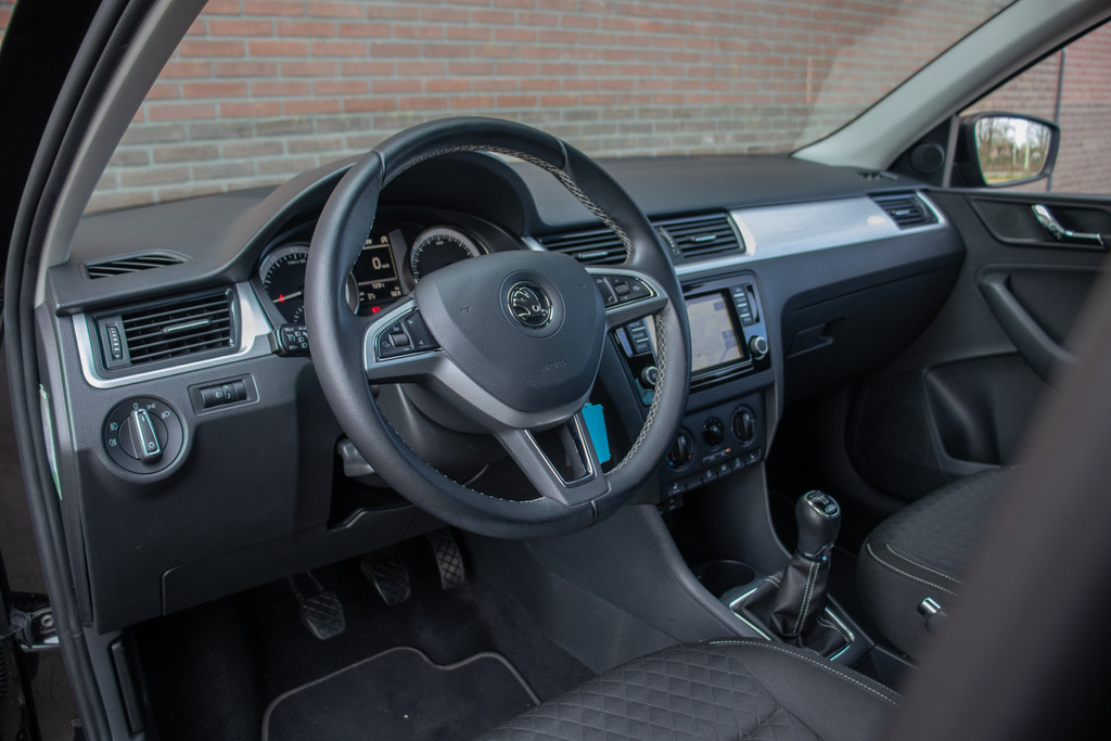 56590954-1.jpg
