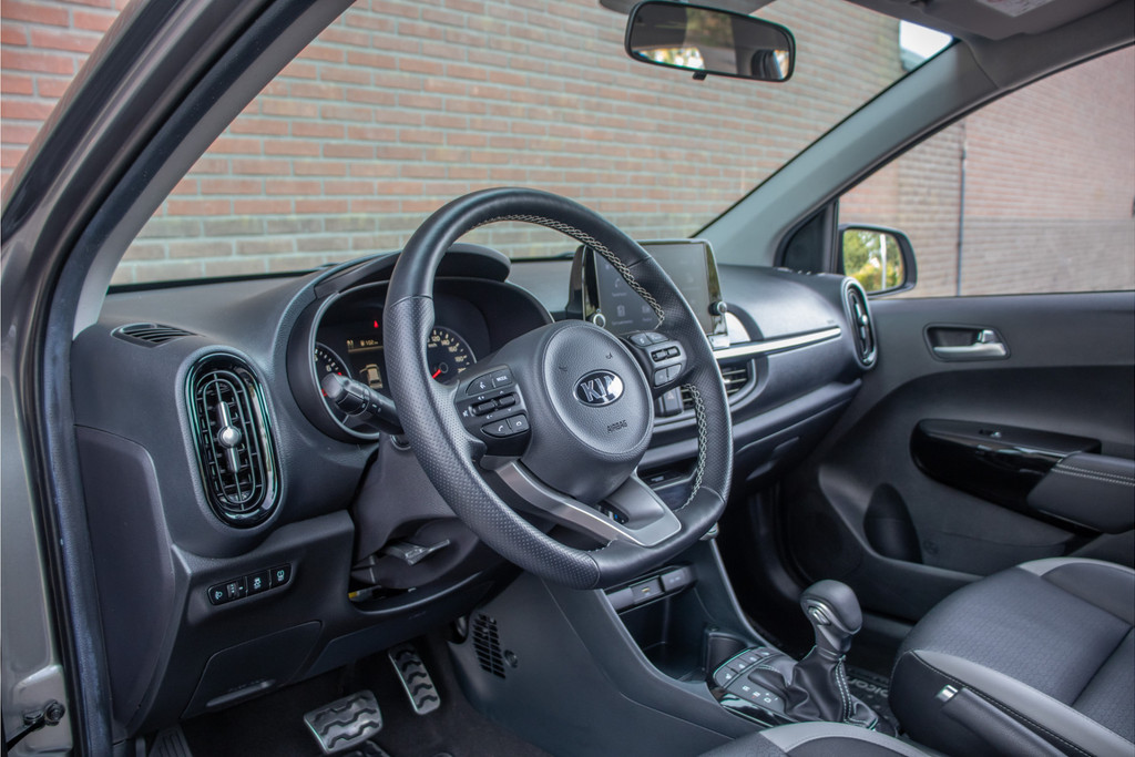 56945382-1.jpg